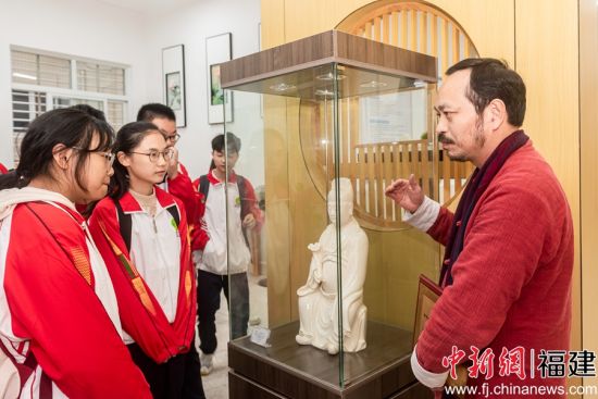德化一中發力傳承德化白瓷非遺技藝。
