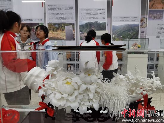 德化一中發力傳承德化白瓷非遺技藝。