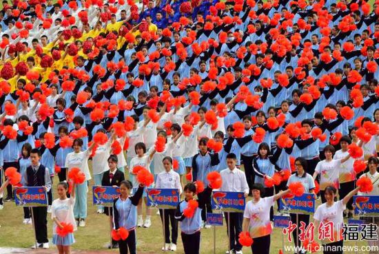 福州第十九中學第五十屆田徑運動會開幕式現場。張斌 攝