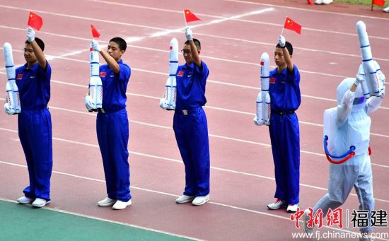 福州第十九中學第五十屆田徑運動會開幕式現場。張斌 攝