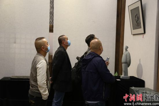 此次展覽共展出70余件惠安傳統石雕藝術精品，吸引觀眾觀展。倪興風 攝