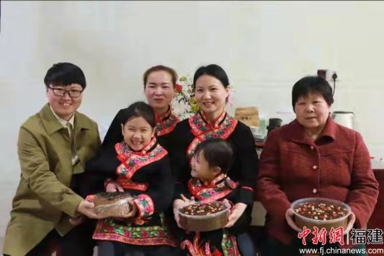 合影留念。