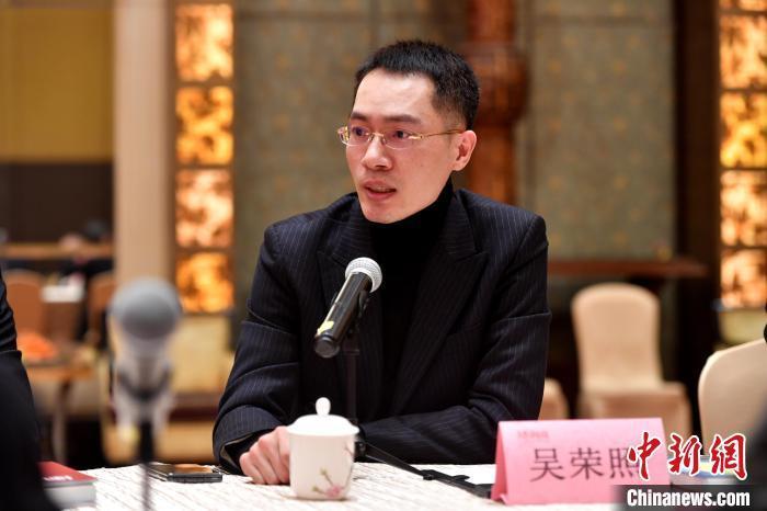 鴻星爾克董事長吳榮照與會發言?！蚊?攝