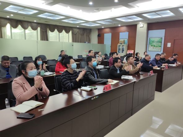 與會黨員聽完講座現場反響熱烈.jpg