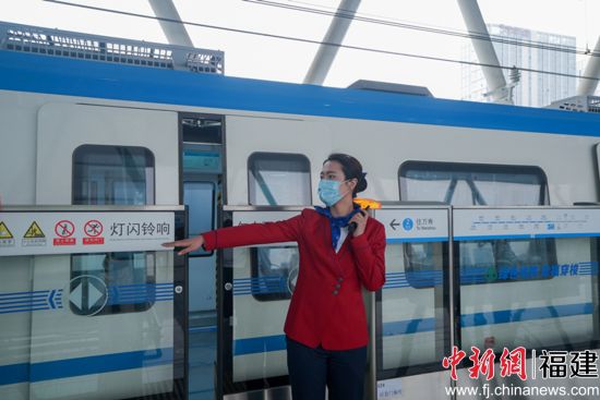  3月15日，福州地鐵6號線全線開始空載試運行。圖為列車?？繝I前站。謝丹婷攝