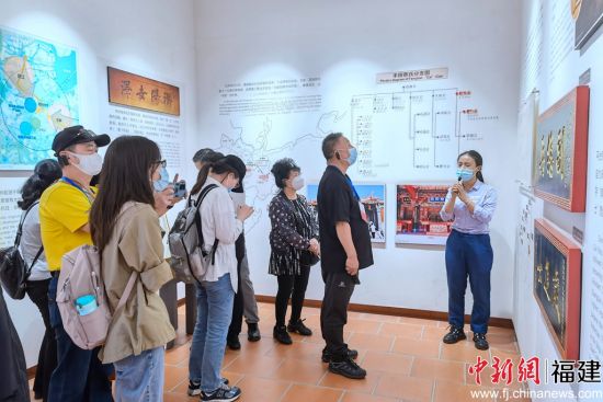 在梧林古村落聆聽閩南華僑華人創業故事。