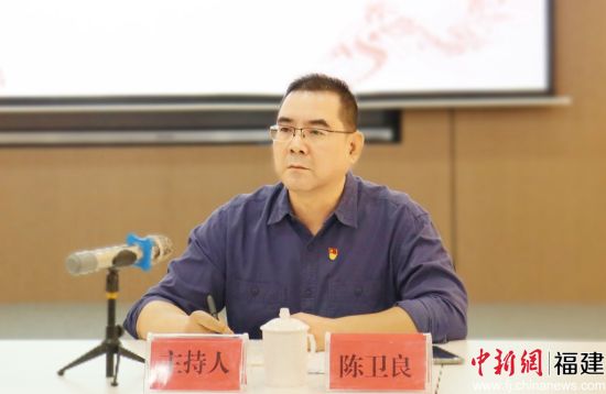 寧德市僑聯主席陳衛良主持座談會。吳允杰 攝