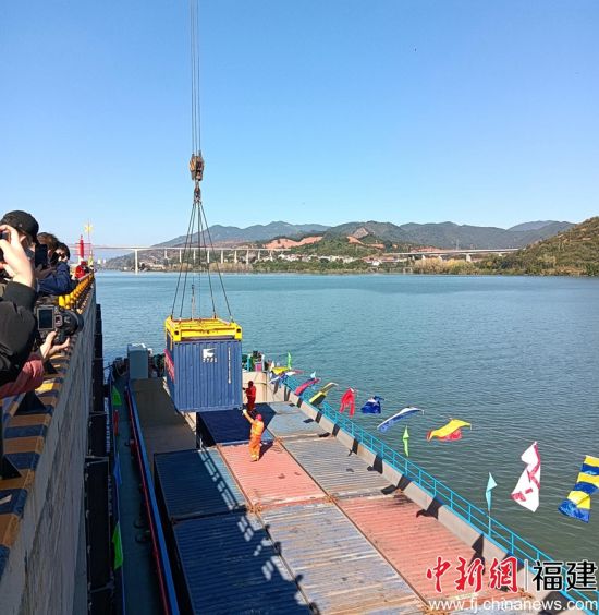 　　閩江干流復航暨南平港開港活動現場。 林敏攝