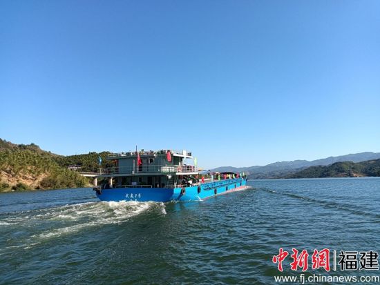 　　“武夷2號”鳴笛離港。林敏 攝