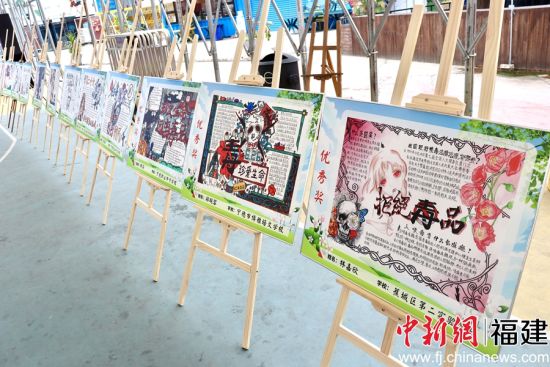 禁毒手抄報優秀作品展。吳允杰 攝