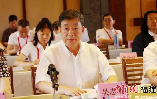 吳志明主持會議。