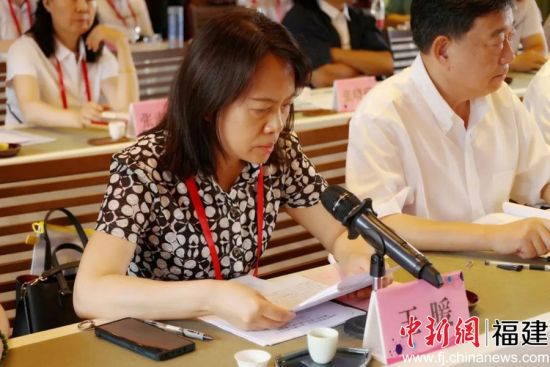 王暖傳達了民建中央十二屆專門委員會成立大會精神及文化委員會第一次主任會議情況。