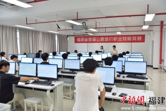 　　圖為造價技能操作。