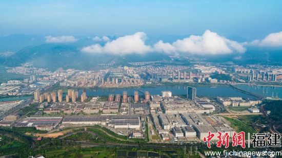 　　航拍寧德鋰電新能源小鎮。 劉忠忠 攝