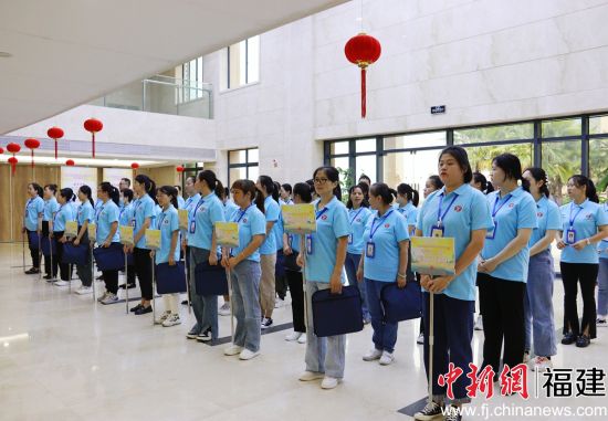 　　參賽者準備入場。 呂若萱 攝