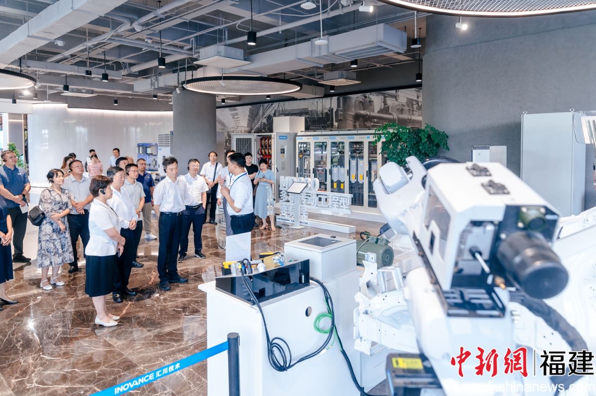 招商代表團一行參訪蘇州匯川技術有限公司。李南軒 攝