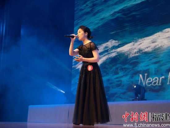 翁若聃在綜合體育館獨唱《My Heart Will Go On》 方荔婷供圖